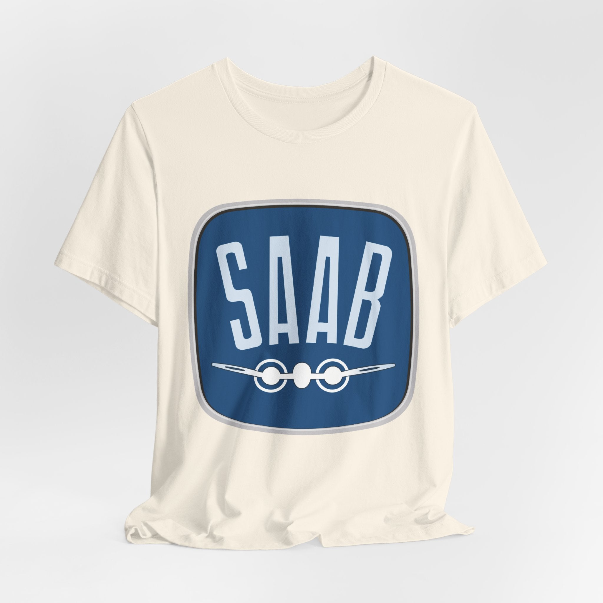 SAAB Retro Logo T-Shirt – Klassisk unisex tee i Airlume bomull | PatrikA